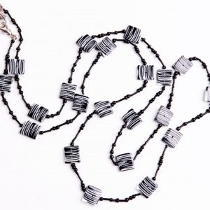N0332 - RESIN NECKLACE LIQUORICE FLAT SQUARES LONG "ROSA" 110CM