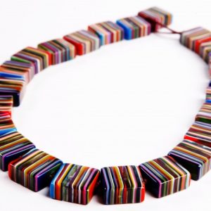 N0789 - RESIN NECKLACE HALF LIQUORICE RECTANGLE "GALA" 65CM