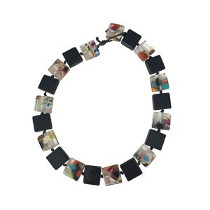 N0789 - RESIN NECKLACE HALF LIQUORICE RECTANGLE "GALA" 65CM