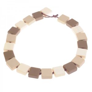 N0789 - RESIN NECKLACE HALF LIQUORICE RECTANGLE "GALA" 65CM