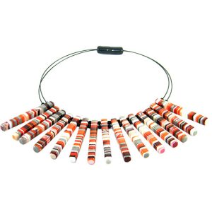 N2660 - RESIN NECKLACE LIQUORICE THIN RECTANGLES ON WIRE "CLEOPATRA"
