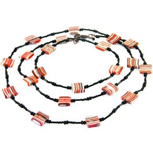 N0332 - RESIN NECKLACE LIQUORICE FLAT SQUARES LONG "ROSA" 110CM
