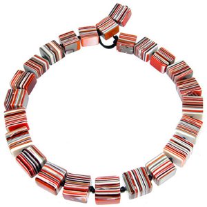 N0789 - RESIN NECKLACE HALF LIQUORICE RECTANGLE "GALA" 65CM