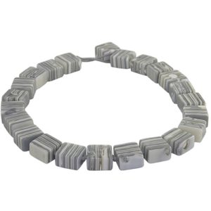 N0789 - RESIN NECKLACE HALF LIQUORICE RECTANGLE "GALA" 65CM