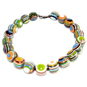 N0894 - RESIN NECKLACE LIQUORICE BALLS "CAT EYES"
